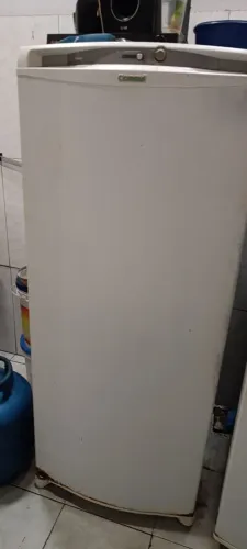 Vendo freezer com defeito o gás 