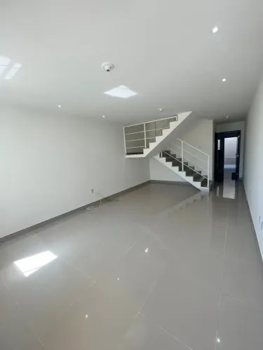 Imóvel para aluguel possui 120 m2 com 3 quartos em Vale das Palmeiras - Macaé - RJ
