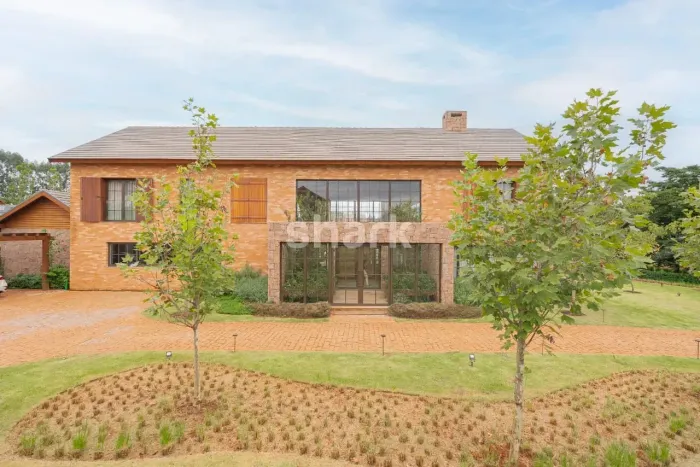 CASA EM CONDOMÍNIO FECHADO, COM 3.050 M2 ÁREA DE TERRENO, 06 SUÍTES, 04 VAGAS, FAZENDA BOA