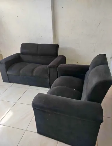 Sofa de 2 e 3 lugares.