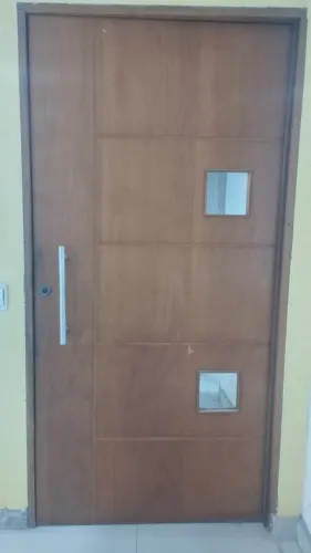 Porta pivotante