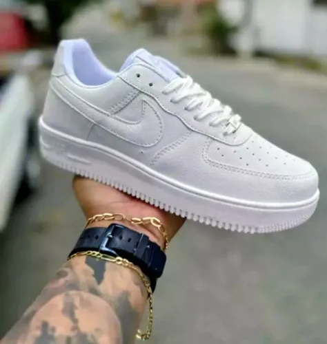 Tenis air force branco ?
