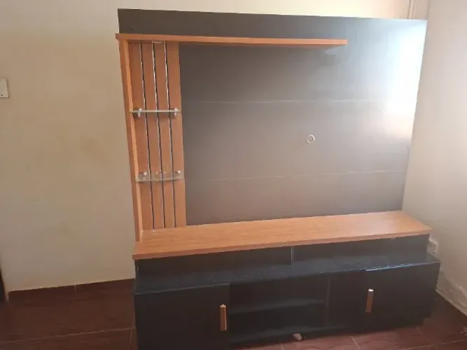Instante de tv com rodas led
