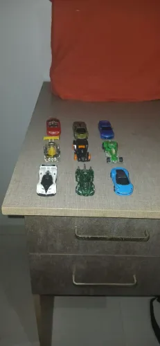 Carrinhos Hot Wheels usados 6 reais a unidade