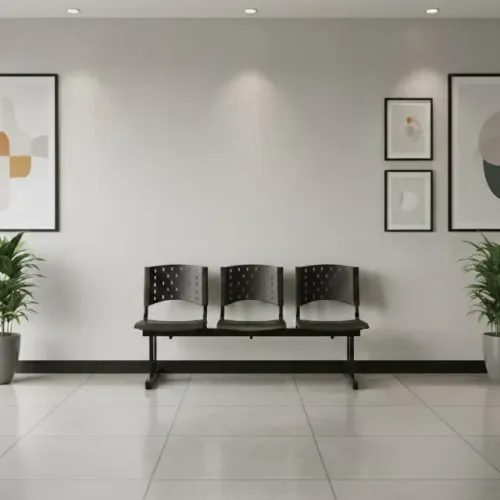 Longarina Plástica 3 Lugares Preta Conforto Resistência Uso Comercial Modelo 33002