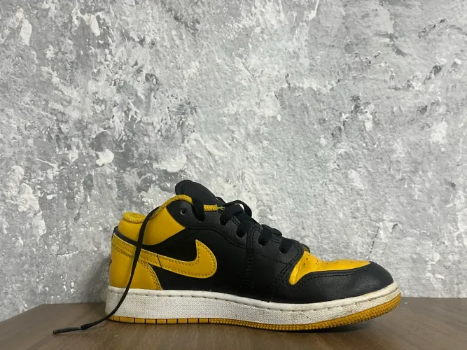 Tênis Nike air Jordan 1 Low - Cor Taxi