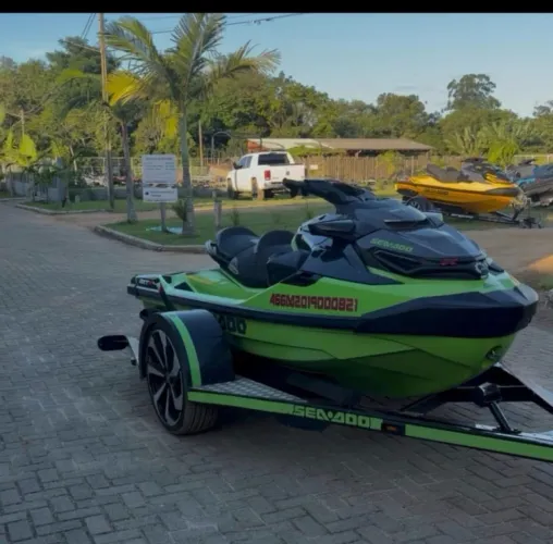 Vendo jet RXT 300 em excelente estado