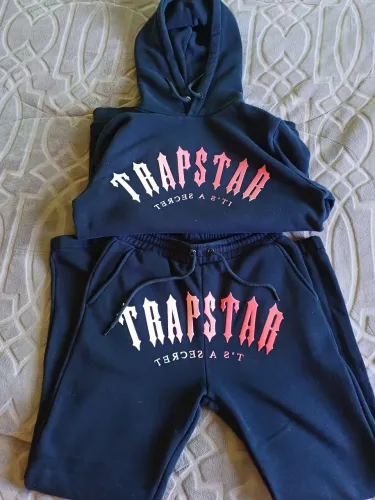 Conjunto trapstar it's a secret preto e vermelho, original tamanho G