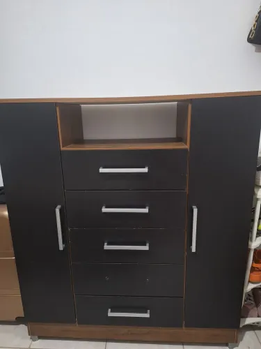 Vende-se cômoda semi nova