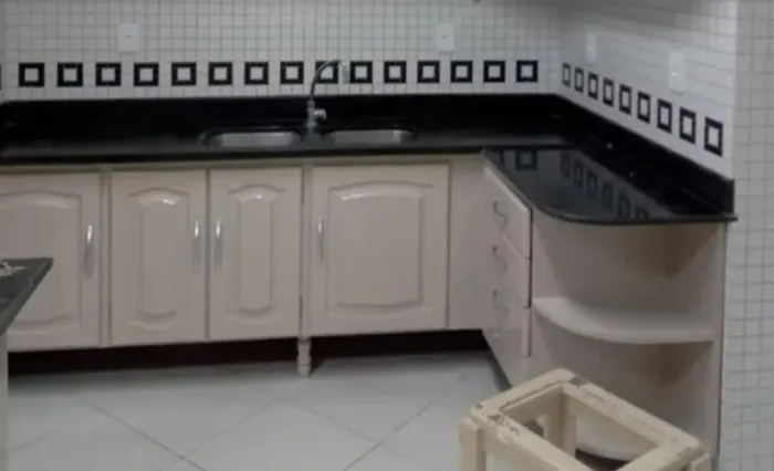 Balcão de cozinha lindo! 2 cubas e pedra preta.