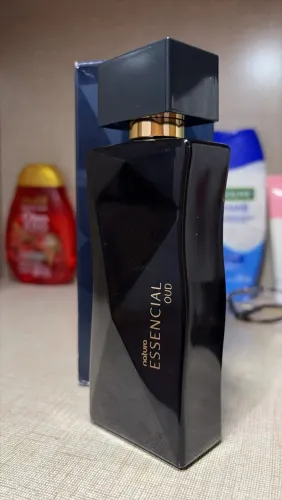 Perfume Essencial Oud novo 100ml, novo. ACEITO CARTÃO