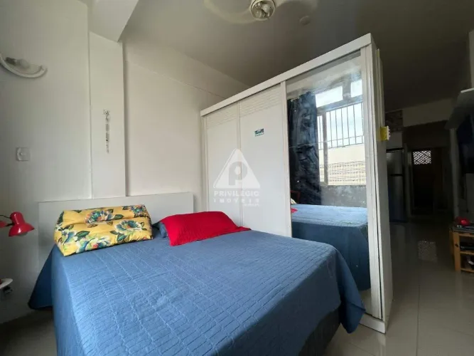 Conjugado reformado, andar alto, vista livre, 30 m2, isento de IPTU.