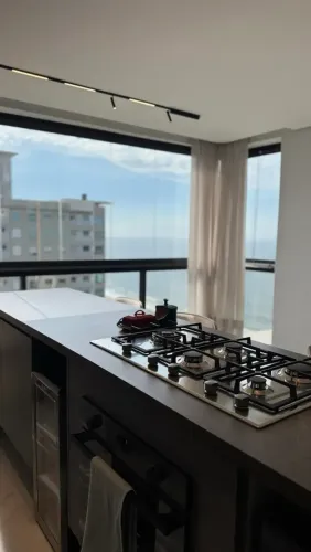 Apartamento com 2 suítes andar alto no SUNRISE da Vetter