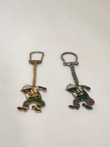 Chaveiro Petrobrás Em Metal e Metal Dourado