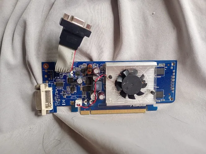 Geforce 8400gs - 500 mb
