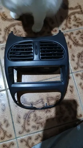 MOLDURA CENTRAL DO PAINEL COM DIFUSORES PARA PEUGEOT 206