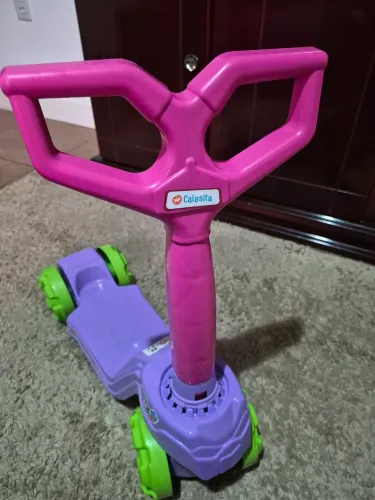 Patinete infantil 4 rodas excelente estado 
