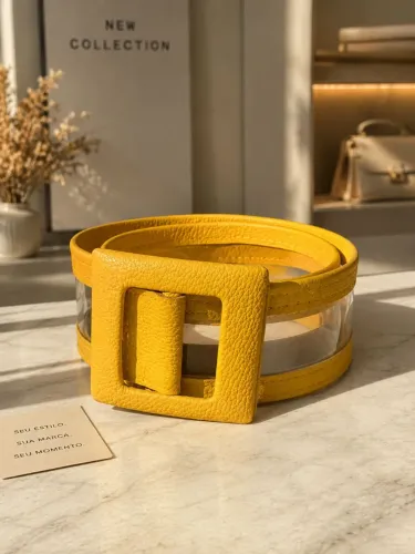 Cinto amarelo e transparencia