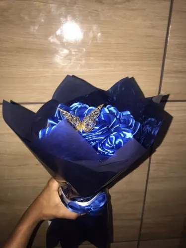 Buquê de cinco rosas