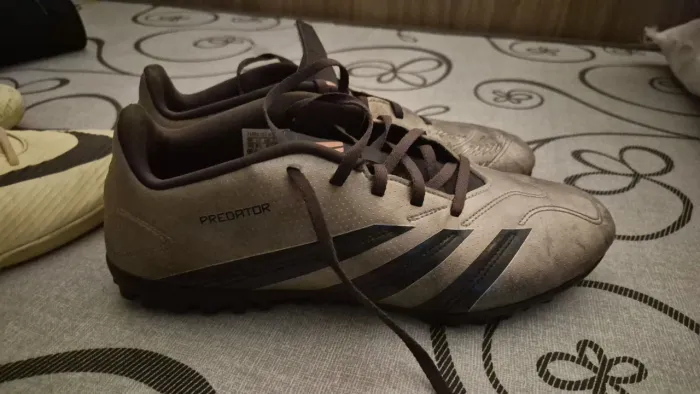 Vendo chuteiras da Nike e Adidas,originais,porém,não tenho a caixa