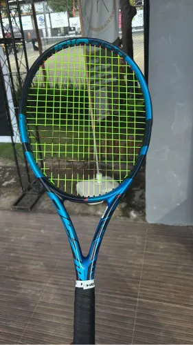 Raquete de tênis Babolat Pure Drive 98, em ótimo estado de conservação