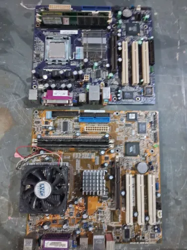 Vendo 2 placa mãe R$ 170