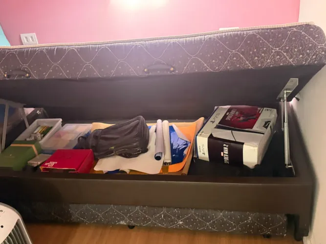 Cama solteiro com bau e cama extra