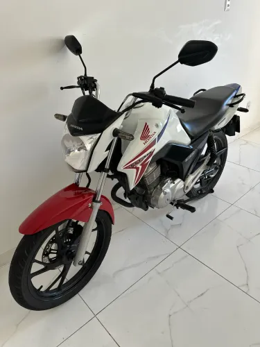 Titan 150 impecável