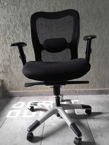 Cadeira para escritório. Super forte.