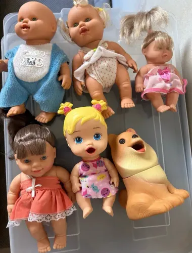 Conjunto de várias bonecas lindas 