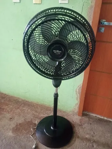 Ventilador Britânia de pé 