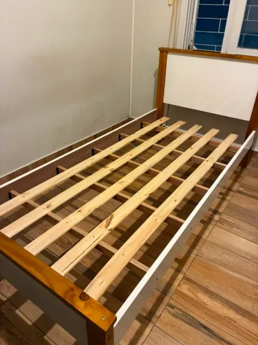 Cama tamanho solteiro - Cor branco/amêndoa -Cama Solteiro