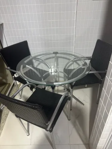 Mesa com 4 cadeiras