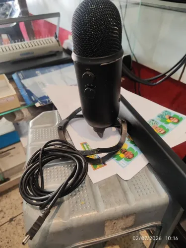 Microfone condensador articulado