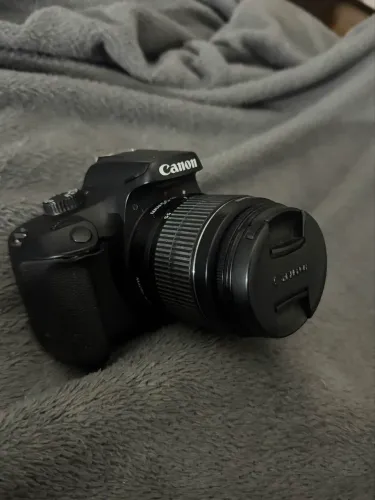 Canon EOS T100 + Lente 18-55mm - Excelente Estado
