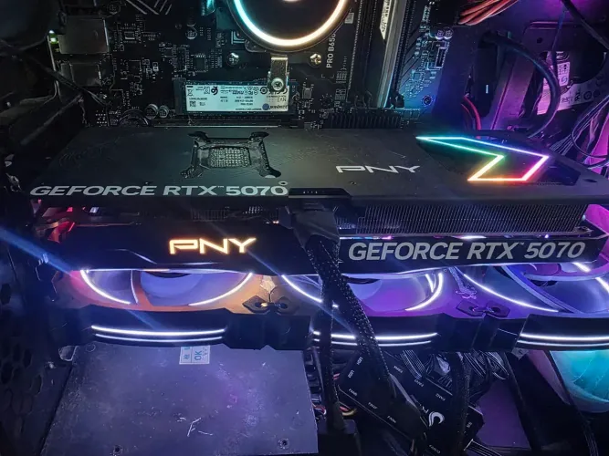 Placa de Vídeo PNY GeForce RTX 5070 12GB OC (Epic-X RGB / Stealth Mode) ? ZERADA!