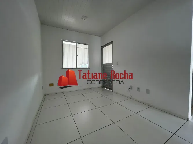 Alugo excelente casa no Condomínio Recanto dos Pássaros.