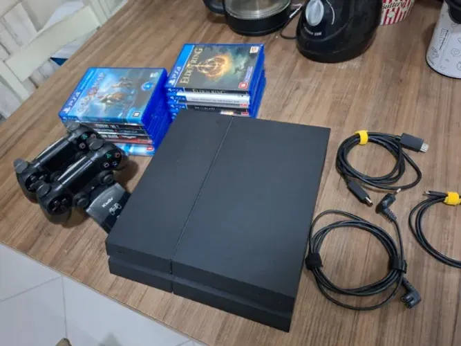 PS4 500GB + 2 Controles + 11 Jogos