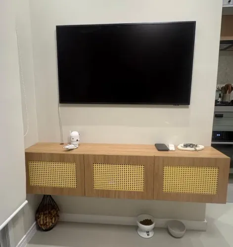 Rack para sala Itapuã com tela