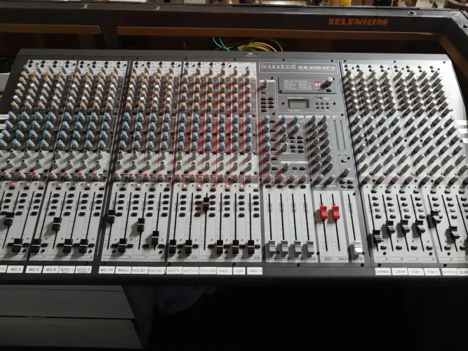 Mesa de som Soundcraft