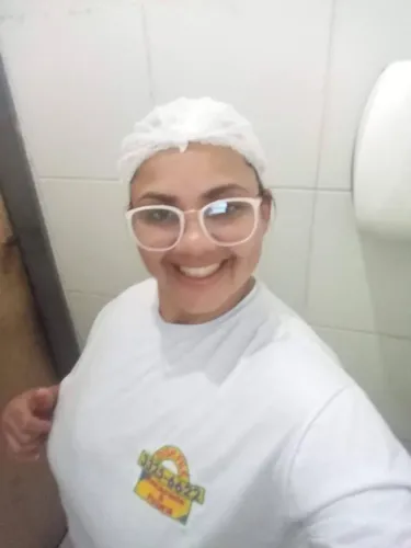 Conzinheira de forno ao fogão 