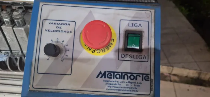 Máquina cortar friso