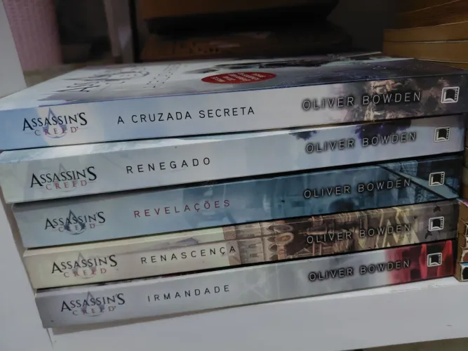 Livros assassins creed 5 volumes
