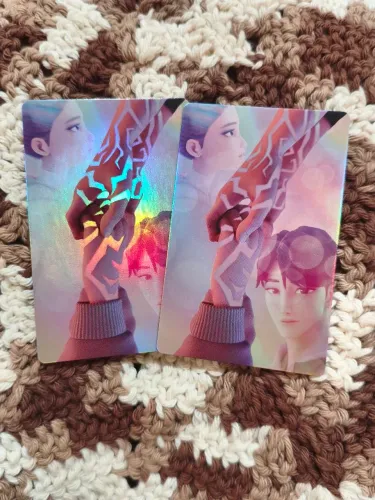 Photocard - Guerreiras do Kpop e Saja Boys em parceria com o MC.