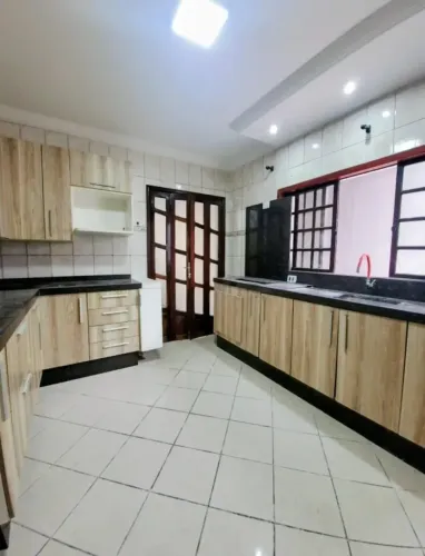 LINDA CASA TOTALMENTE PLANA NO BAIRRO SUZANO