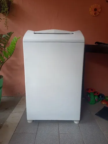 Vendo máquina de lavar roupa.