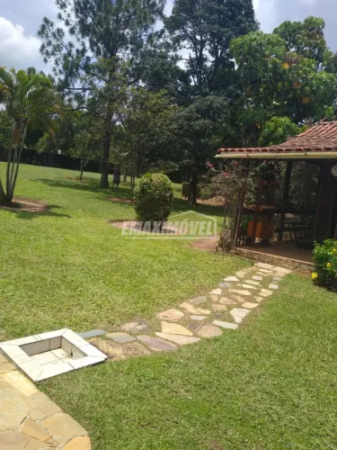 Chácara a venda em Condomínio, com 5.000 metros quadrados de área de terreno !