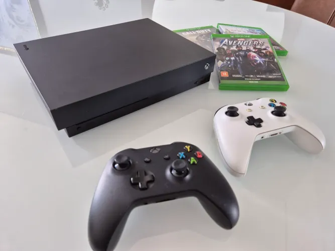 Console Xbox One X 1TB - 4K Nativo / Perfeito Estado / Completo