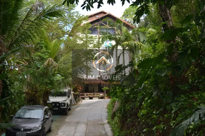 Sítio em Jacaré - Niterói: 9 Dormitórios à Venda por R$ 1M