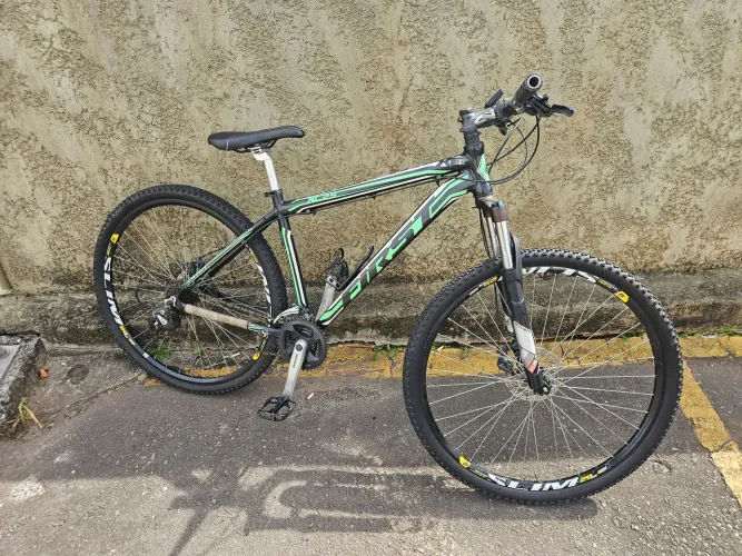Bicicleta First XC Aro 29 Quadro 18 - Shimano Altus 24V